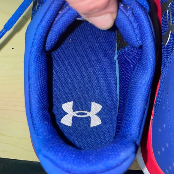 Girl’s Under Armor Assert 8 - Picture 7 of 9